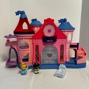 Fisher-Price Little People Disney Princess Magical Lights & Dancing Castle